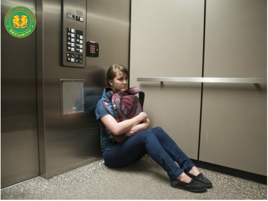 Cách Thoát Hiểm Khi Kẹt Thang Máy Mà Bạn Nên Biết