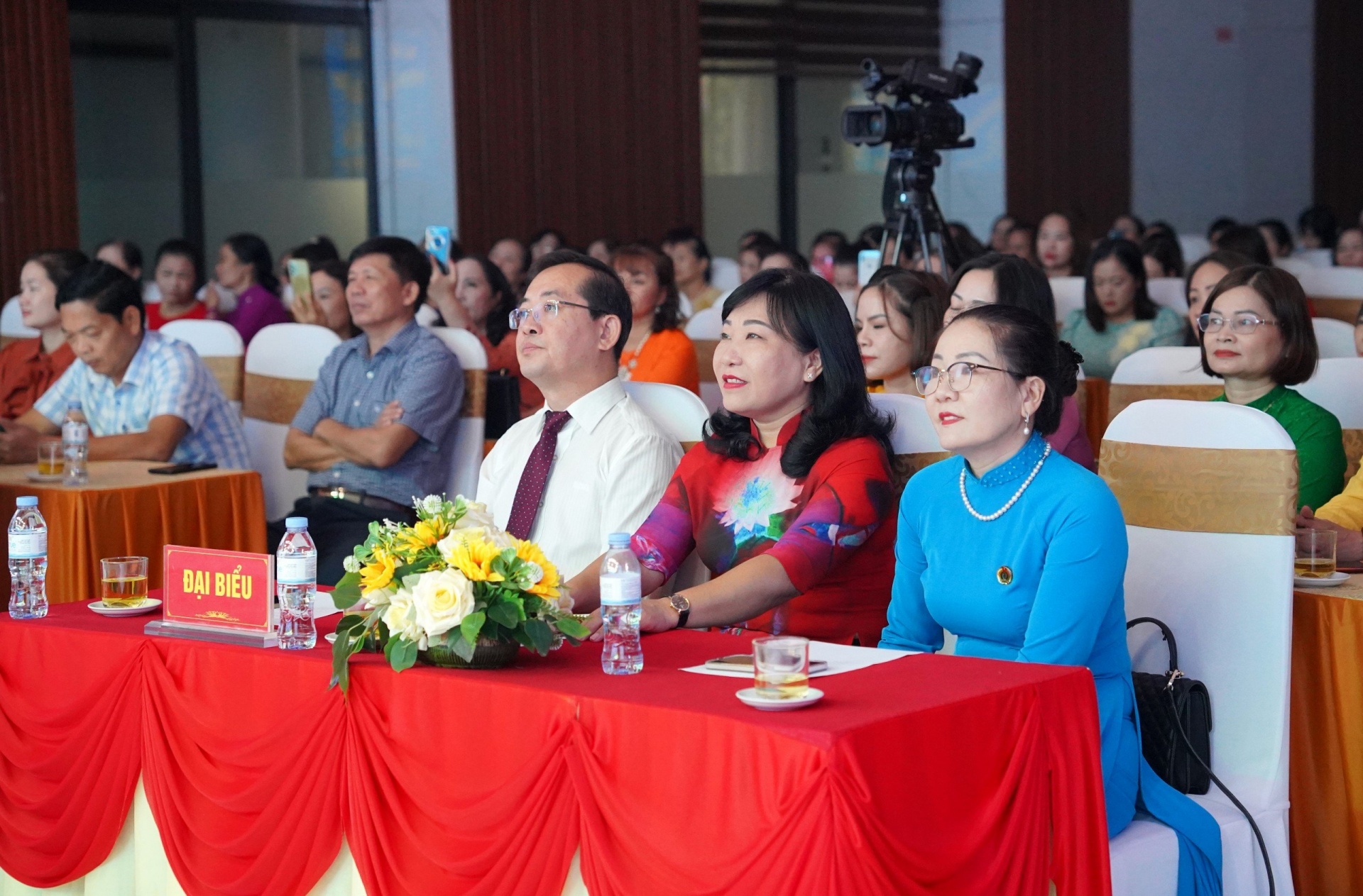 Các Đại Biểu Tham Dự Hội Nghị