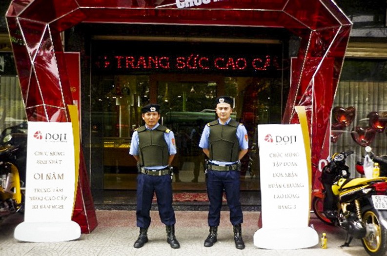 Nhiệm vụ của nhân viên bảo vệ cửa hàng vàng bạc, đá quý