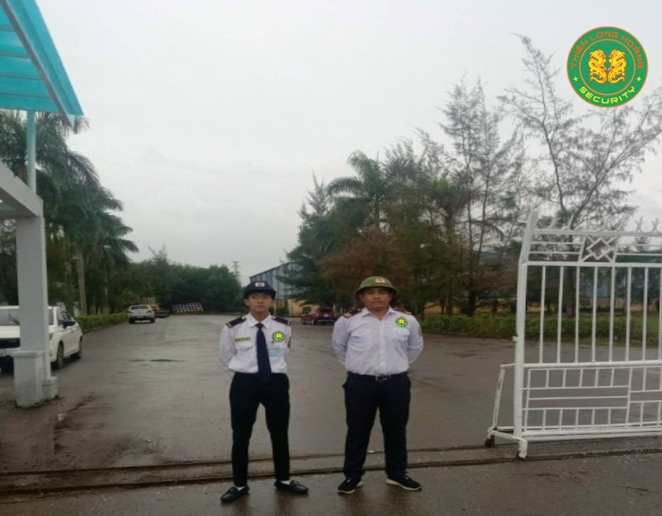 Bảo vệ cổng chính Khu Công Nghiệp